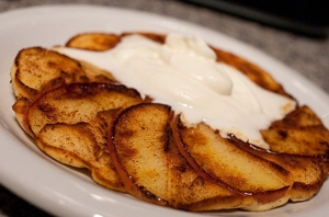 Cinnamon-Apple-Pancakes